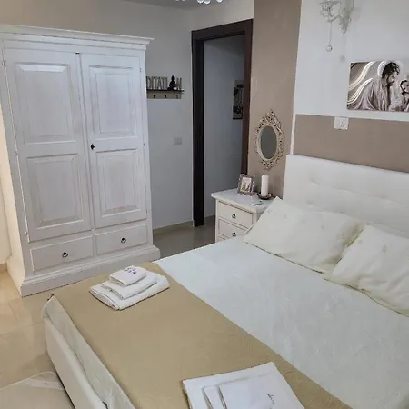 La Casa Delle Rose 1 Holiday home Giba